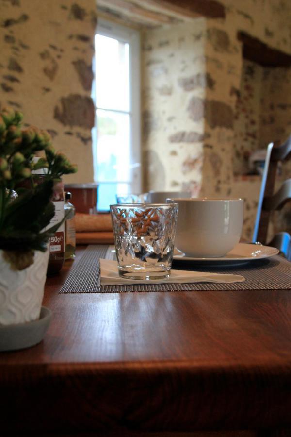 Les Chambres D'Hotes De La Metairie Du Bourg เลแซร์บิเย ภายนอก รูปภาพ